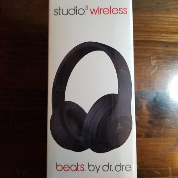 BEATS Studio 3 Wireless/Bluetooth Headphones (floor-model) ((BUNDLE)) - Picture 5 of 11